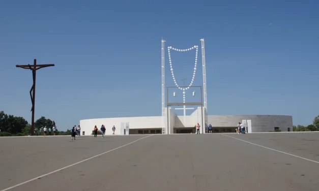 A Felicidade Não é um Destino: A Arte de Encontrar o Contentamento no Quotidiano